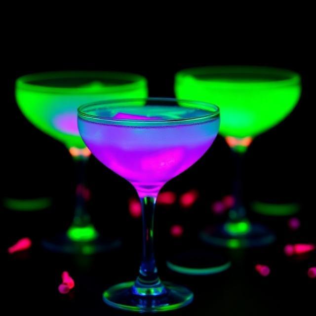 25 Glow-in-the-Dark Cocktails by Type (Vodka, Rum, Tequila & Party Drinks)